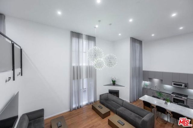 7062 Hawthorn Avenue A1, Los Angeles, CA 90028