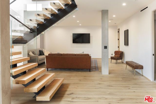 3755 Camino De La Cumbre, Sherman Oaks, CA 91423