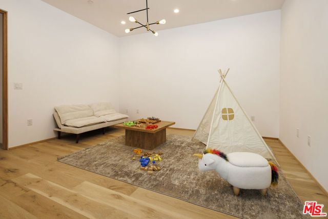 3755 Camino De La Cumbre, Sherman Oaks, CA 91423