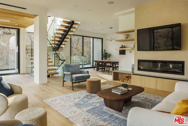 3755 Camino De La Cumbre, Sherman Oaks, CA 91423