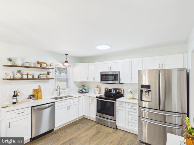 214 BREWSTER DR, Lancaster, PA 17603