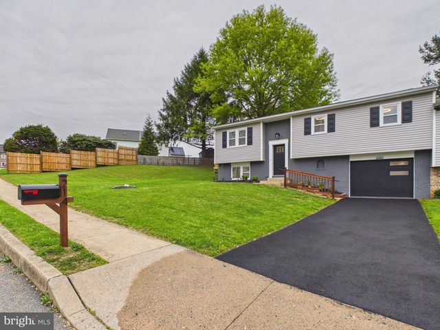 214 BREWSTER DR, Lancaster, PA 17603