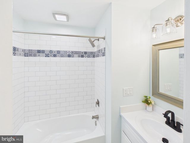 214 BREWSTER DR, Lancaster, PA 17603