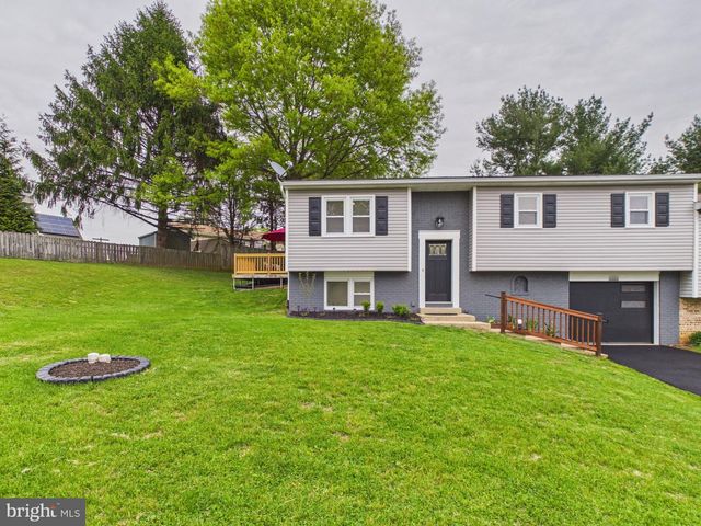 214 BREWSTER DR, Lancaster, PA 17603