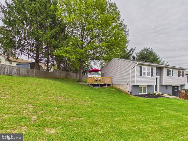 214 BREWSTER DR, Lancaster, PA 17603