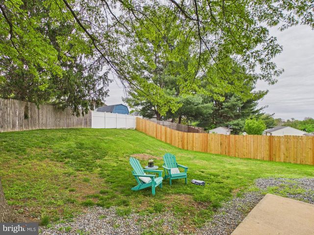 214 BREWSTER DR, Lancaster, PA 17603