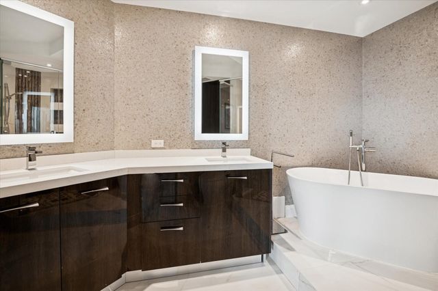 111 SE 8th Ave 1005, Fort Lauderdale, FL 33301