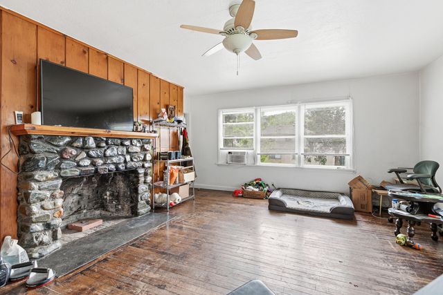 868 NE A Street, Grants Pass, OR 97526