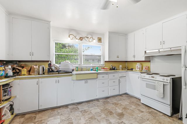 868 NE A Street, Grants Pass, OR 97526