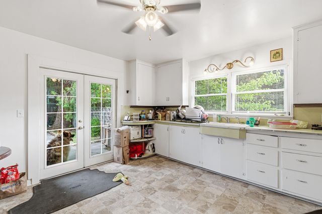 868 NE A Street, Grants Pass, OR 97526