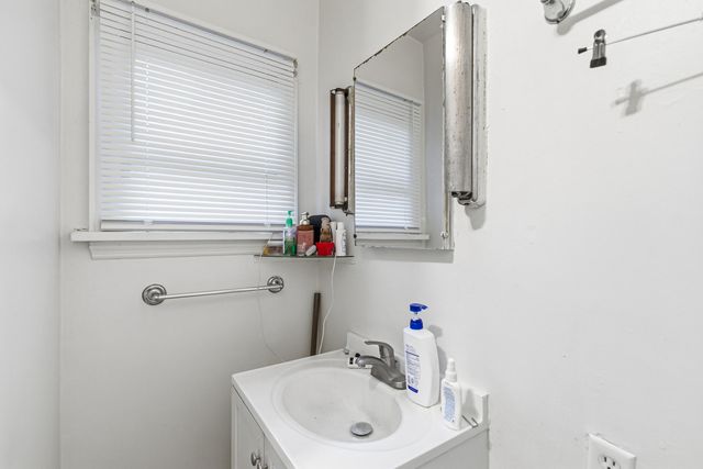 868 NE A Street, Grants Pass, OR 97526