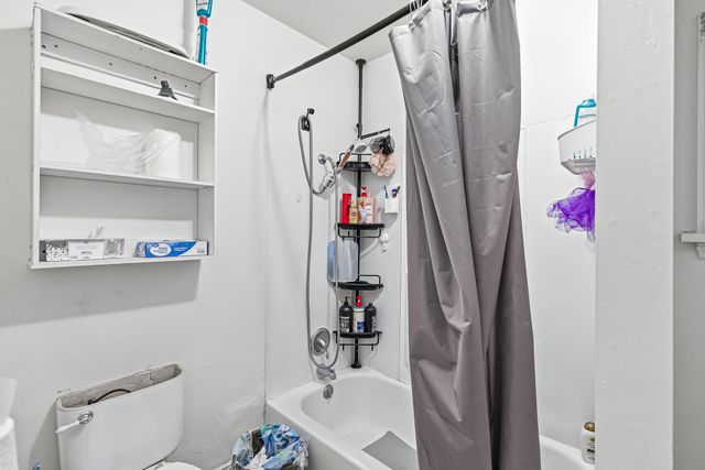 868 NE A Street, Grants Pass, OR 97526