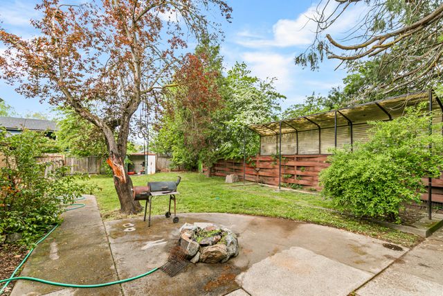 868 NE A Street, Grants Pass, OR 97526