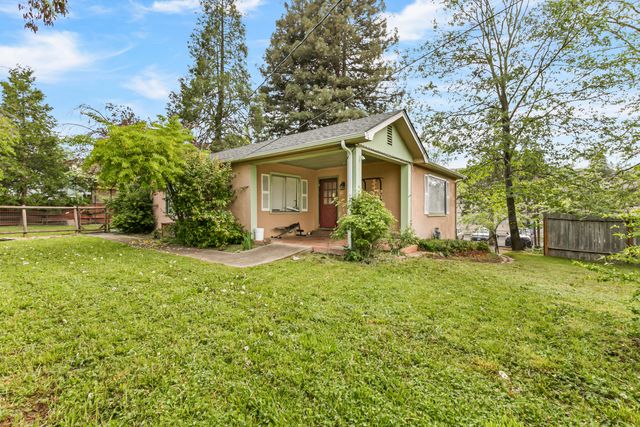 868 NE A Street, Grants Pass, OR 97526