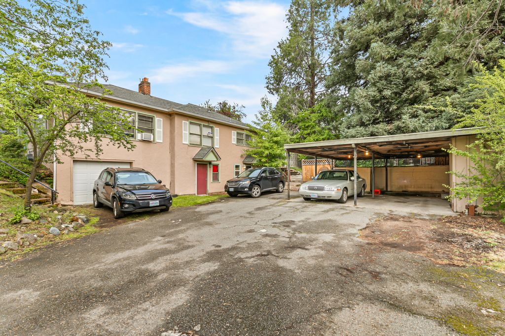 868 NE A Street, Grants Pass, OR 97526