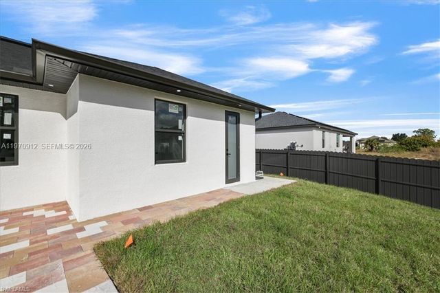 2400 CONROY AVE N, Lehigh Acres, FL 33971