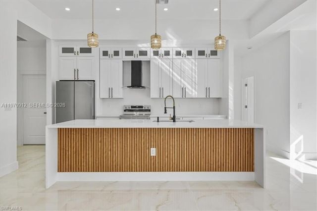 2400 CONROY AVE N, Lehigh Acres, FL 33971