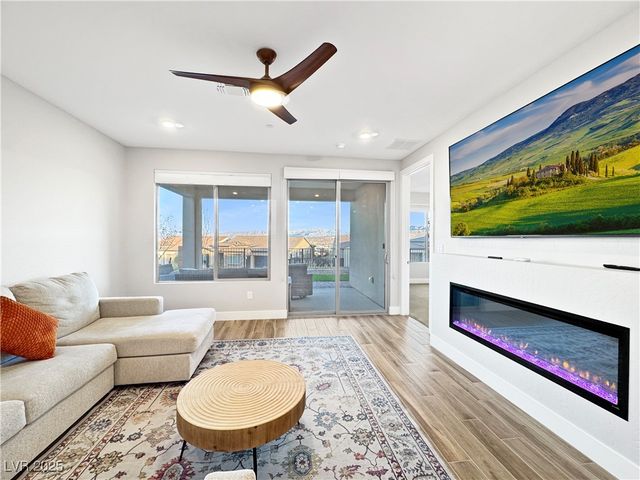 92 Stone Bluff Lane, Henderson, NV 89011