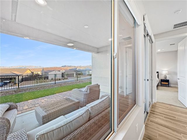 92 Stone Bluff Lane, Henderson, NV 89011