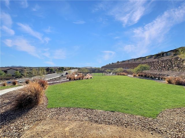 92 Stone Bluff Lane, Henderson, NV 89011