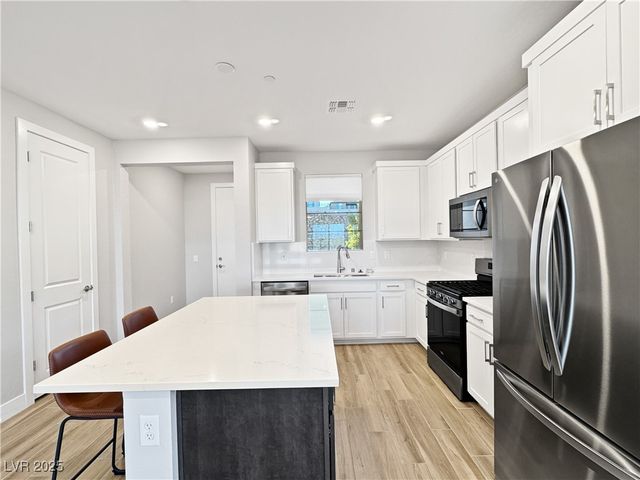 92 Stone Bluff Lane, Henderson, NV 89011