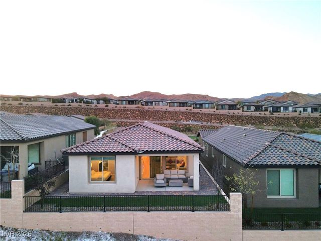 92 Stone Bluff Lane, Henderson, NV 89011