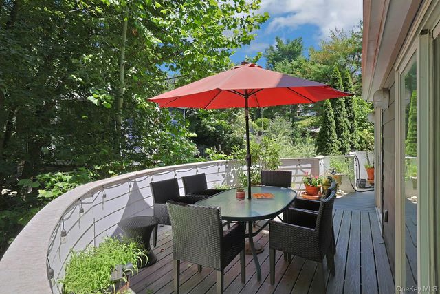 28 Sycamore Lane, Irvington, NY 10533