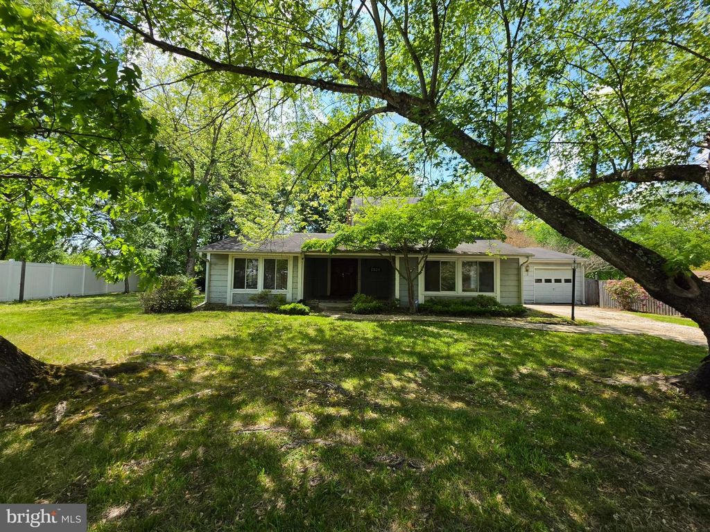 Image 2 of property listing at 2504 PANTHER LN, Bowie, MD 20716