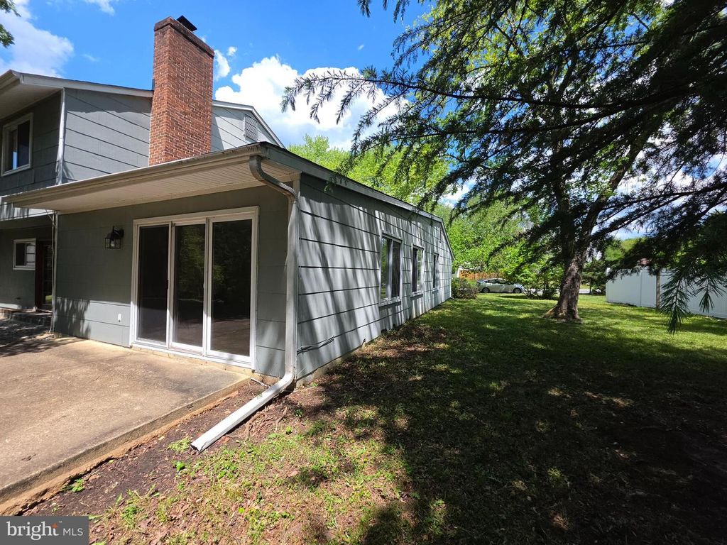 Image 3 of property listing at 2504 PANTHER LN, Bowie, MD 20716