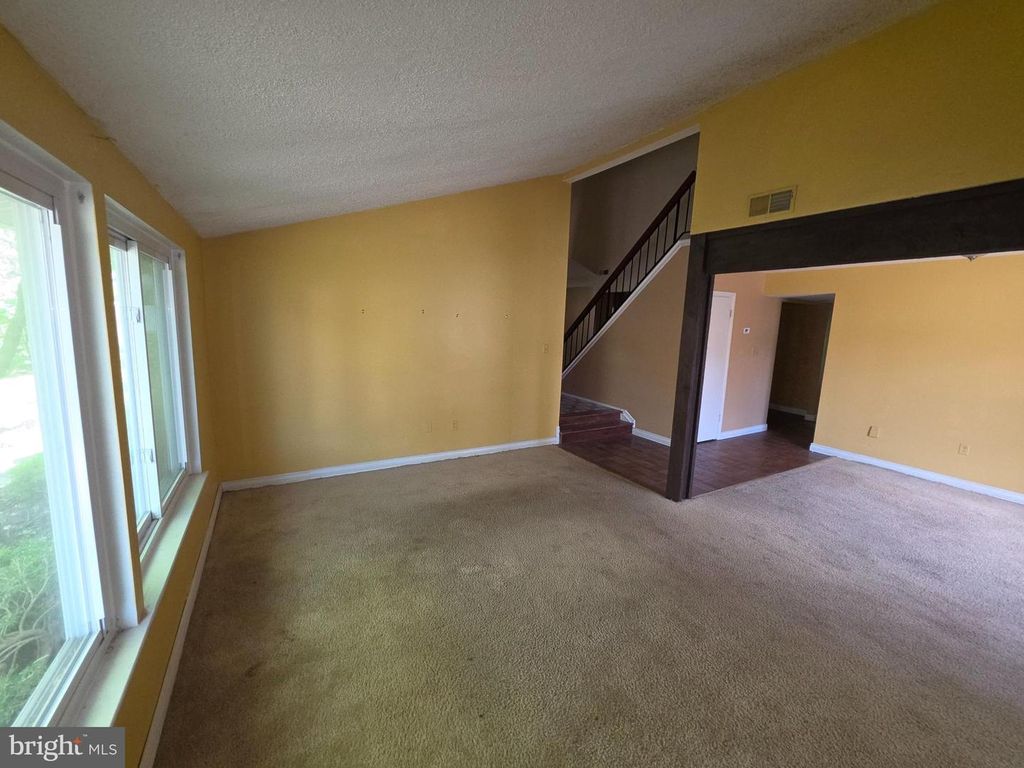 Image 7 of property listing at 2504 PANTHER LN, Bowie, MD 20716