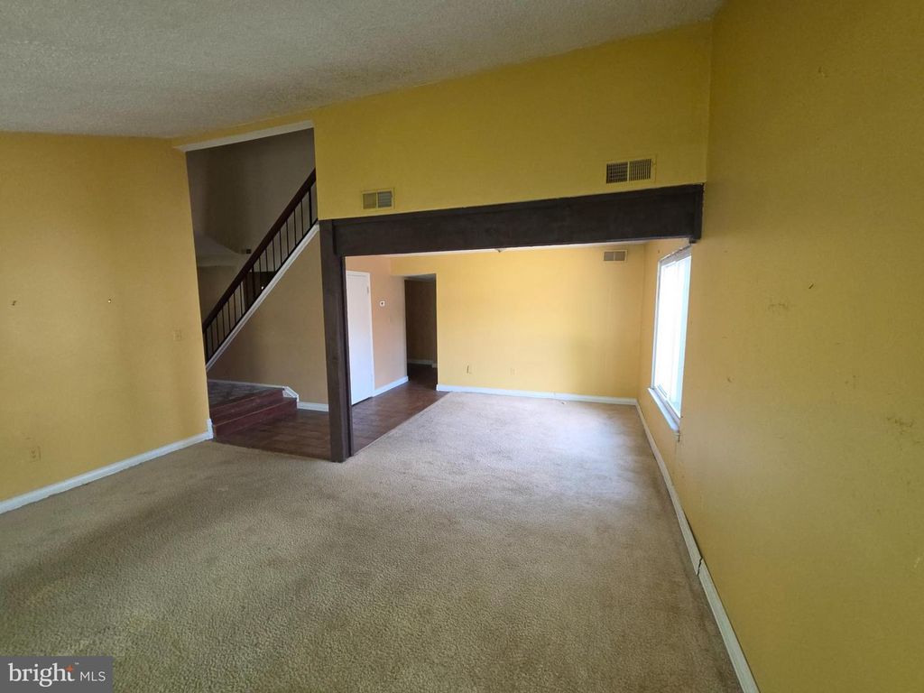 Image 8 of property listing at 2504 PANTHER LN, Bowie, MD 20716