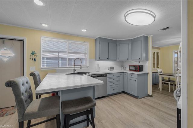5506 Harbor LN, North Fort Myers, FL 33917