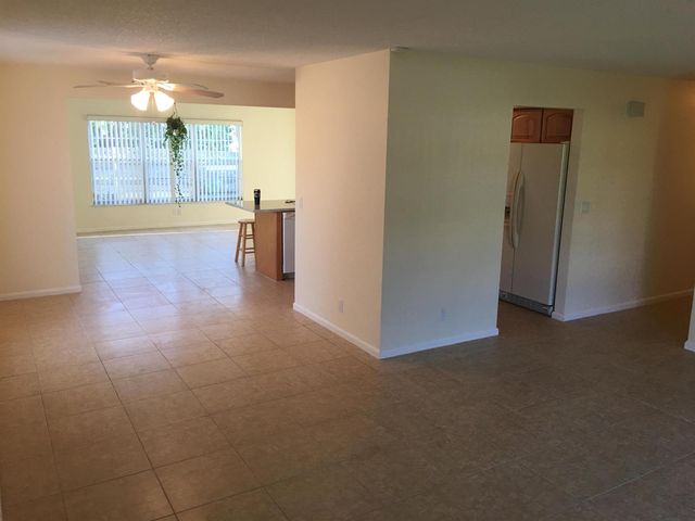 8842 SE Sandcastle Circle, Hobe Sound, FL 33455