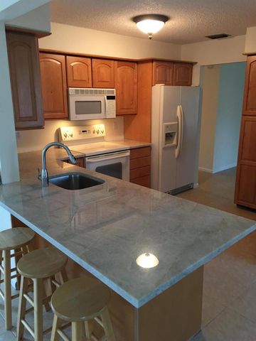 8842 SE Sandcastle Circle, Hobe Sound, FL 33455