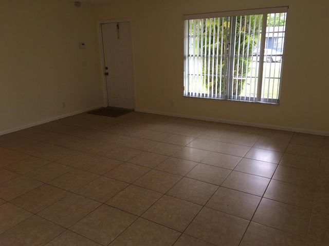 8842 SE Sandcastle Circle, Hobe Sound, FL 33455