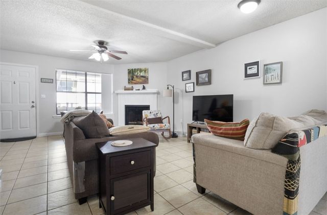 304 Fairway Circle b, Springdale, AR 72764