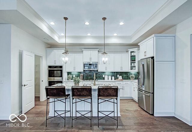 7073 Yosemite Drive, Zionsville, IN 46077