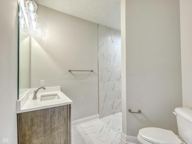 7073 Yosemite Drive, Zionsville, IN 46077