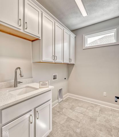 7073 Yosemite Drive, Zionsville, IN 46077