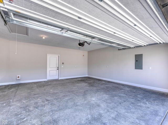 7073 Yosemite Drive, Zionsville, IN 46077
