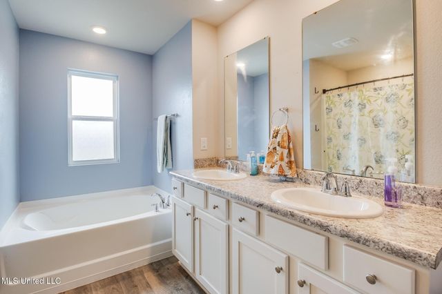 6543 Eastland Circle, Biloxi, MS 39532