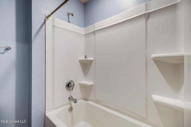 6543 Eastland Circle, Biloxi, MS 39532