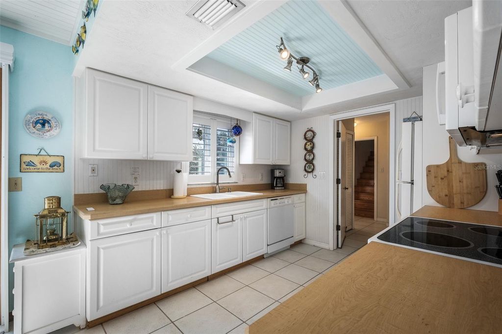 Image 14 of property listing at 923 LOCUST STREET, New Smyrna Beach, FL 32169