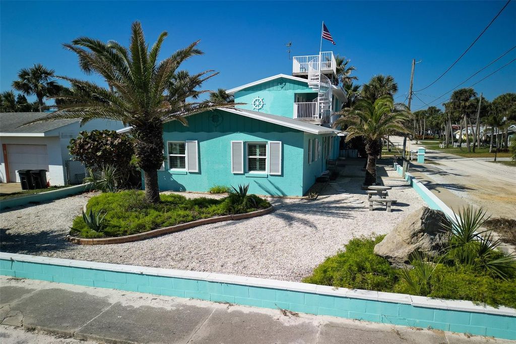 Image 3 of property listing at 923 LOCUST STREET, New Smyrna Beach, FL 32169