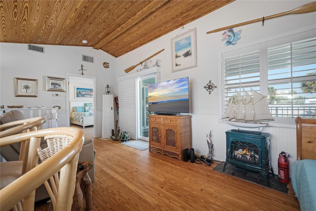 Image 24 of property listing at 923 LOCUST STREET, New Smyrna Beach, FL 32169