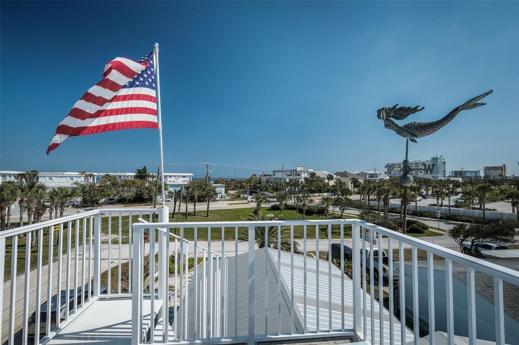 Image 37 of property listing at 923 LOCUST STREET, New Smyrna Beach, FL 32169