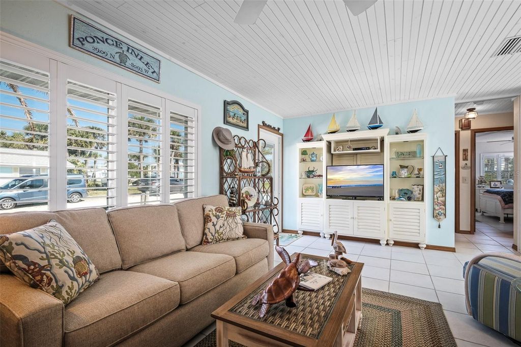 Image 5 of property listing at 923 LOCUST STREET, New Smyrna Beach, FL 32169