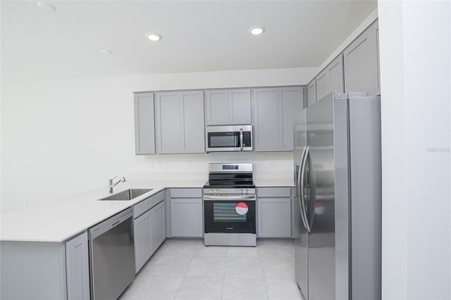 2642 RUNNERS CIRCLE, Clermont, FL 34714