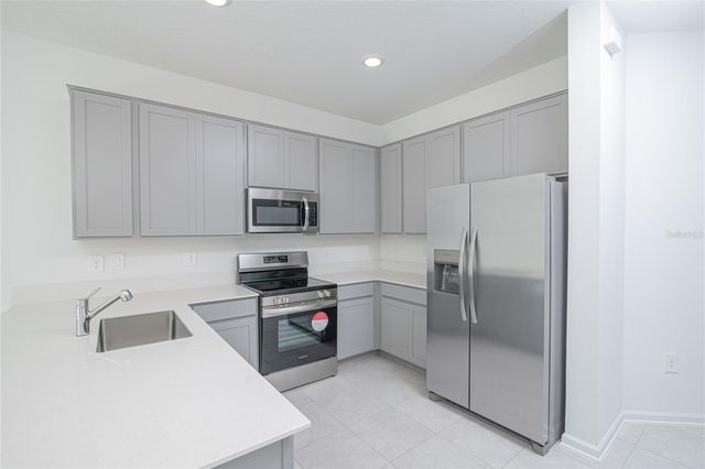 2642 RUNNERS CIRCLE, Clermont, FL 34714