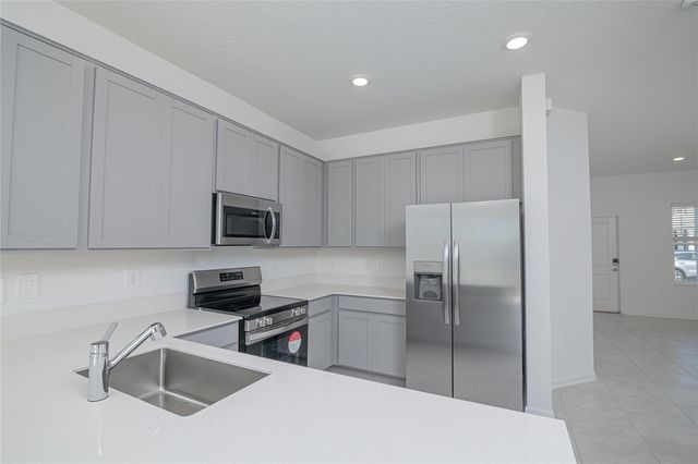 2642 RUNNERS CIRCLE, Clermont, FL 34714